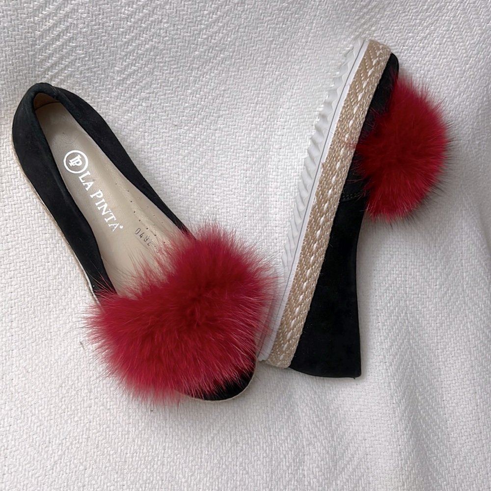 LA PINTA made in Istanbul Turkey Black Red Faux Fur Slip On size 36